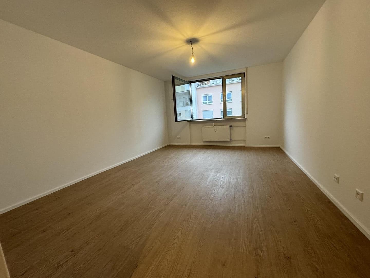 Pronájem bytu 2+1 62 m², Kaiser-Wilhelm-Strasse 19, Ludwigshafen, Porýní-Falc Pronájem bytu 2+1 62 m², Kaiser-Wilhelm-Strasse 19, Ludwigshafen, Porýní-Falc