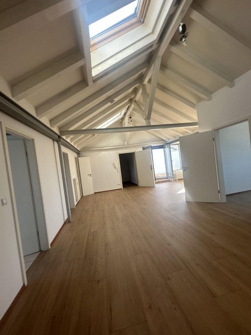 Pronájem bytu 4+kk 132 m², Mannheim, Bádensko-Württembersko Pronájem bytu 4+kk 132 m², Mannheim, Bádensko-Württembersko