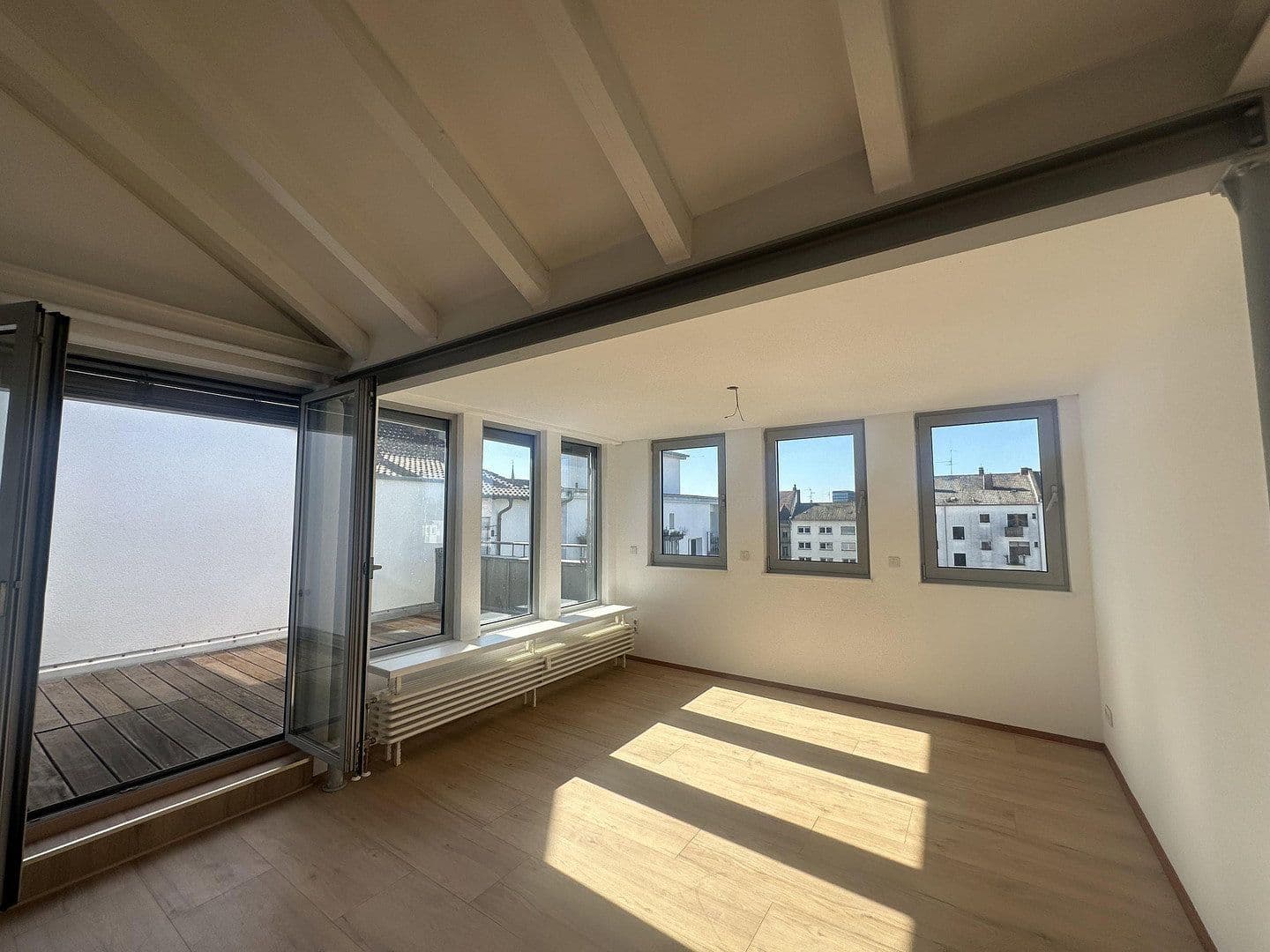 Pronájem bytu 4+kk 132 m², Mannheim, Bádensko-Württembersko Pronájem bytu 4+kk 132 m², Mannheim, Bádensko-Württembersko