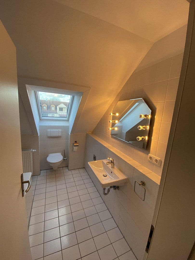 Pronájem bytu 3+1 70 m², Karlsbader Strasse 32, Erding, Bavorsko Pronájem bytu 3+1 70 m², Karlsbader Strasse 32, Erding, Bavorsko