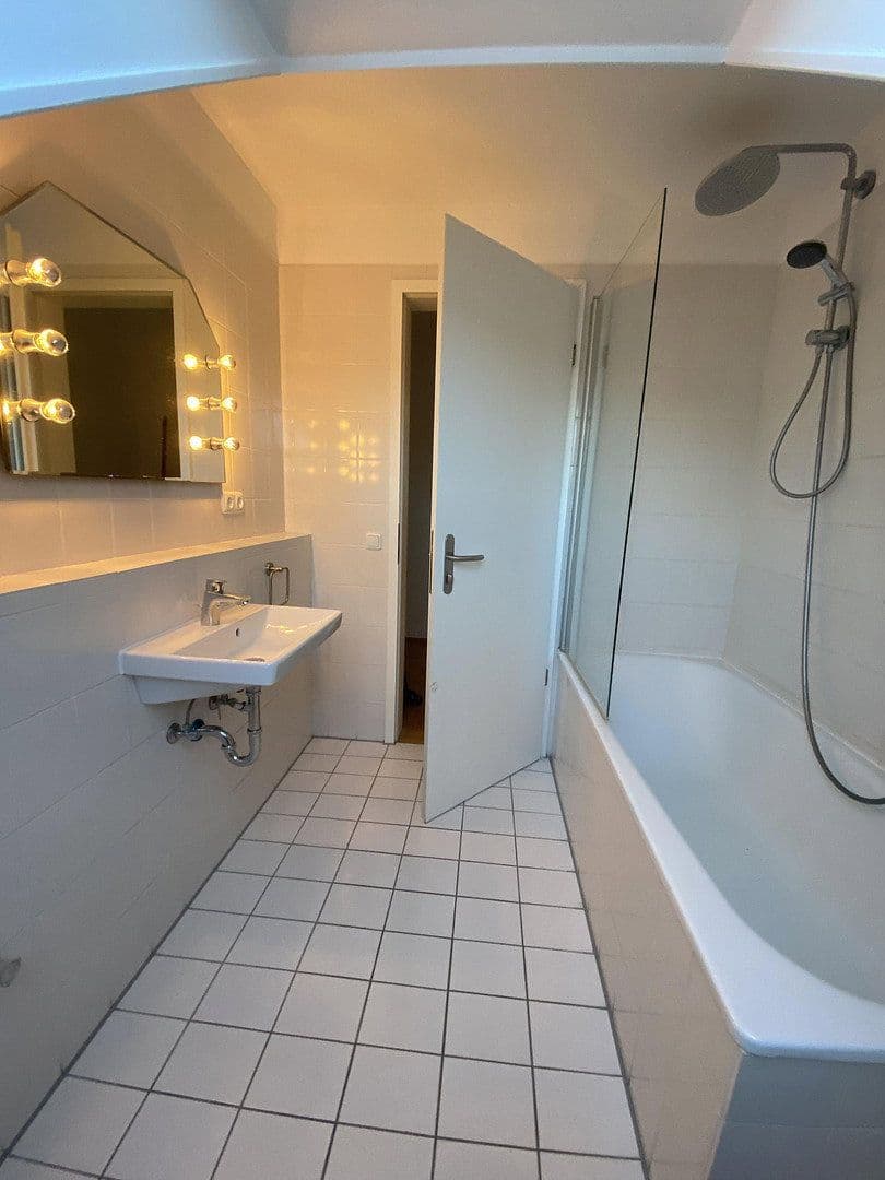 Pronájem bytu 3+1 70 m², Karlsbader Strasse 32, Erding, Bavorsko Pronájem bytu 3+1 70 m², Karlsbader Strasse 32, Erding, Bavorsko