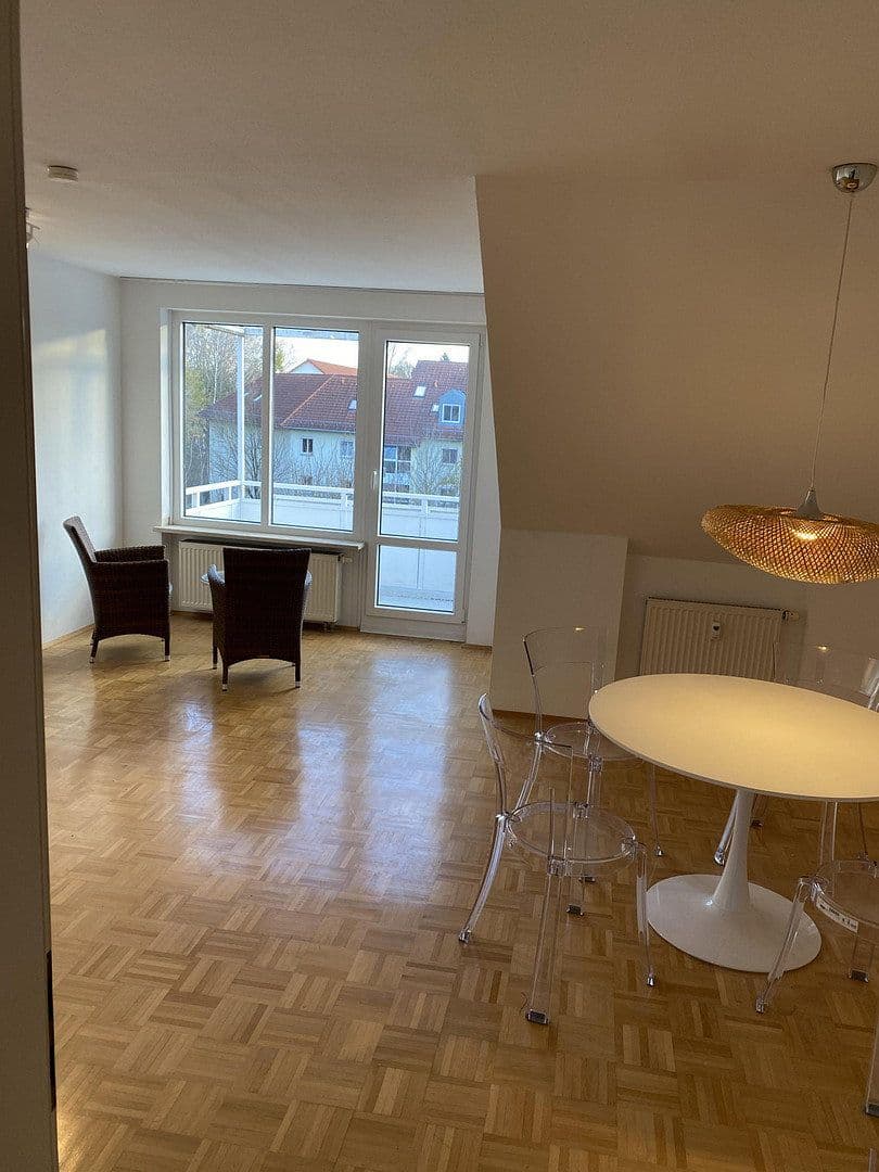 Pronájem bytu 3+1 70 m², Karlsbader Strasse 32, Erding, Bavorsko Pronájem bytu 3+1 70 m², Karlsbader Strasse 32, Erding, Bavorsko