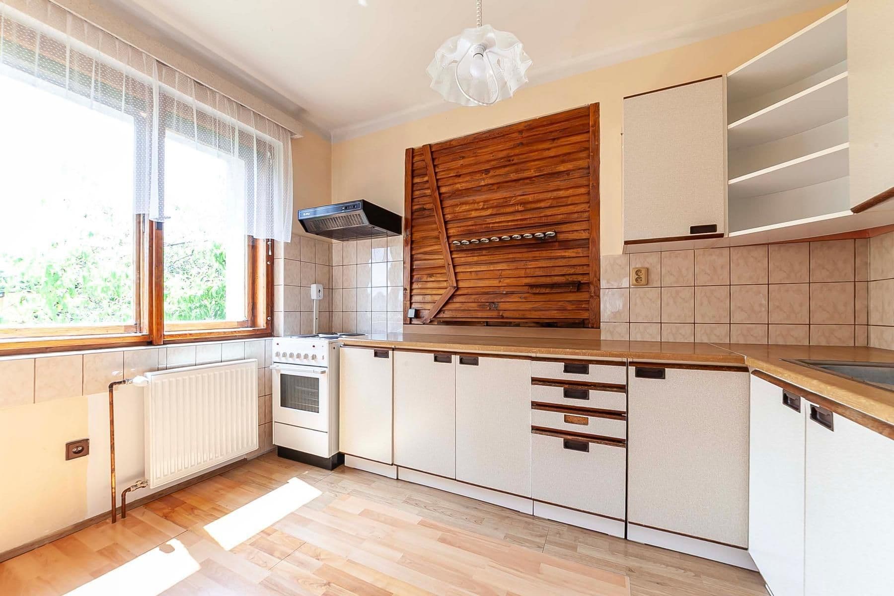 Prodej domu 270 m², pozemek 784 m², B. Němcové, Uhlířské Janovice, Středočeský kraj Prodej domu 270 m², pozemek 784 m², B. Němcové, Uhlířské Janovice, Středočeský kraj