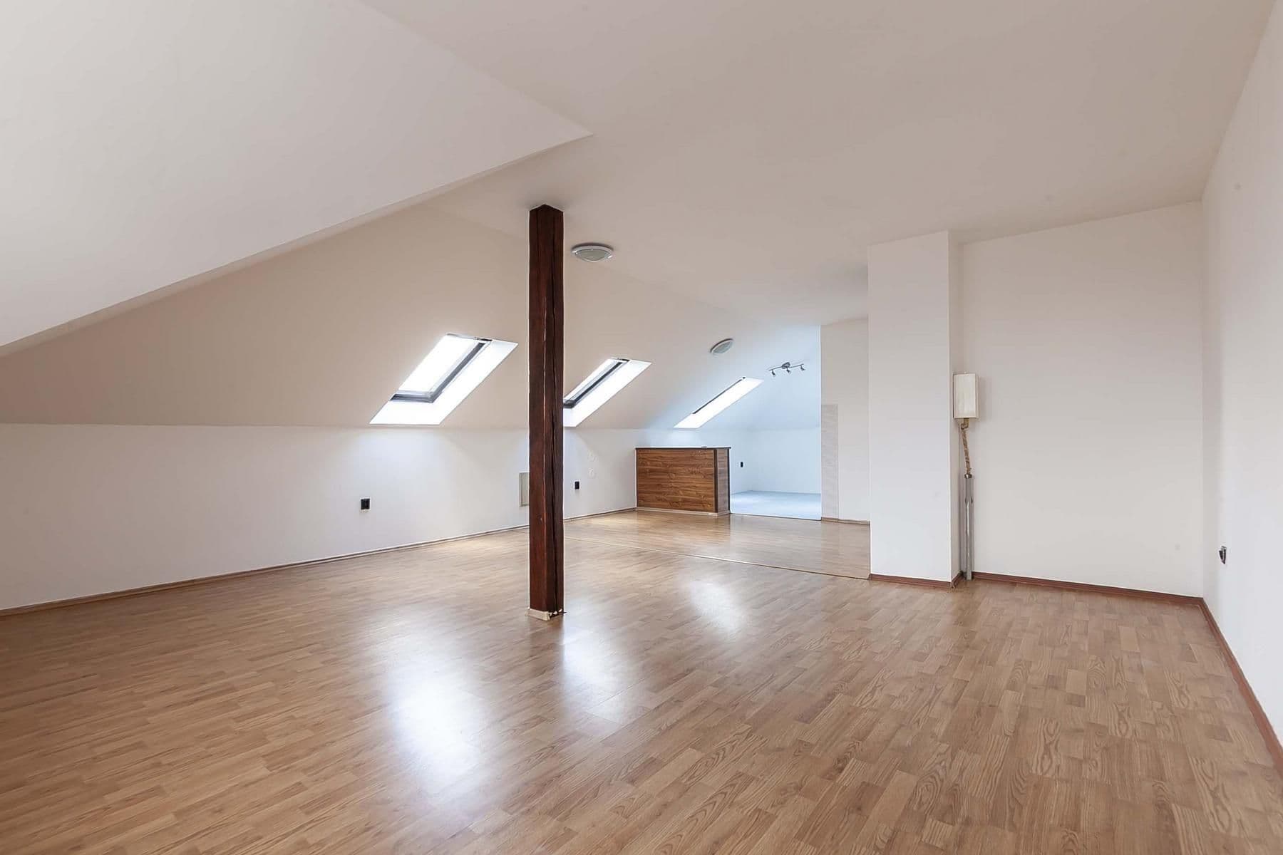 Prodej domu 270 m², pozemek 784 m², B. Němcové, Uhlířské Janovice, Středočeský kraj Prodej domu 270 m², pozemek 784 m², B. Němcové, Uhlířské Janovice, Středočeský kraj