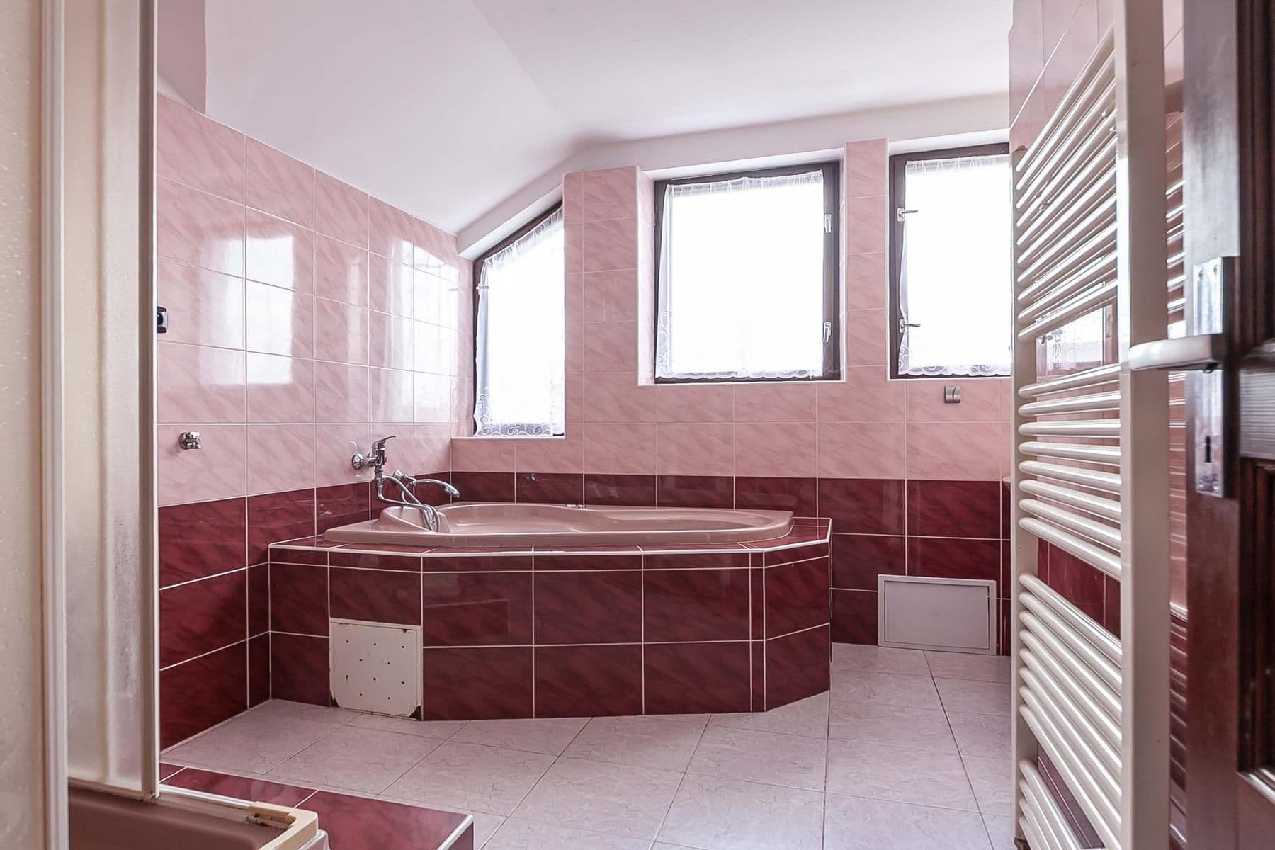 Prodej domu 270 m², pozemek 784 m², B. Němcové, Uhlířské Janovice, Středočeský kraj Prodej domu 270 m², pozemek 784 m², B. Němcové, Uhlířské Janovice, Středočeský kraj