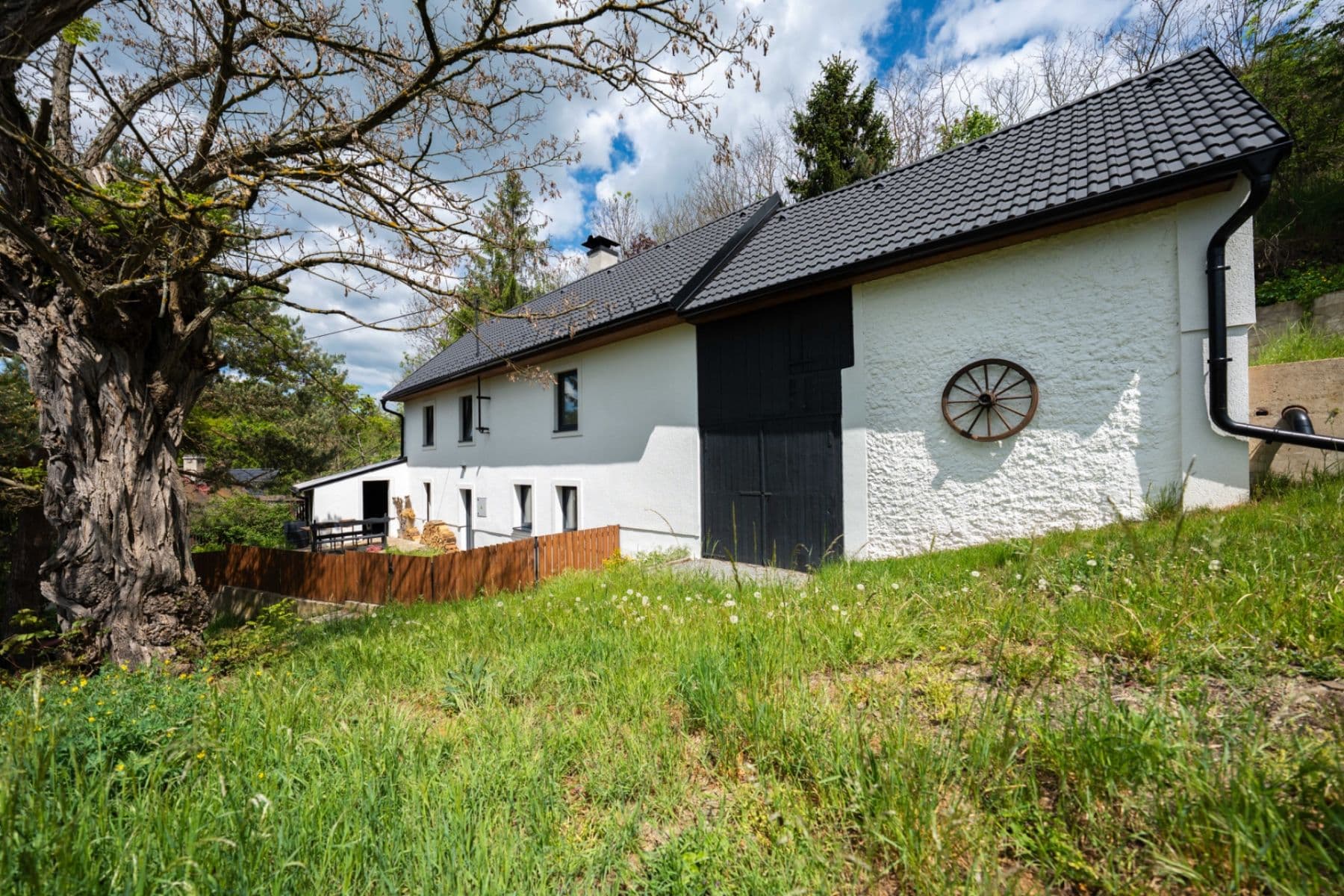 Prodej domu 100 m², pozemek 386 m², Velká Lečice, Středočeský kraj Prodej domu 100 m², pozemek 386 m², Velká Lečice, Středočeský kraj