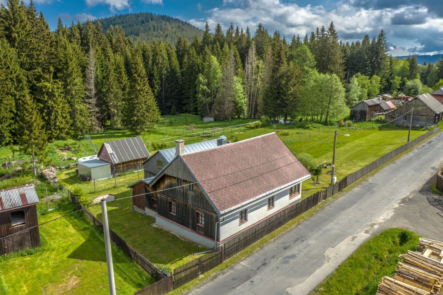 Prodej chaty, chalupy 170 m², pozemek 890 m², Srní, Plzeňský kraj Prodej chaty, chalupy 170 m², pozemek 890 m², Srní, Plzeňský kraj