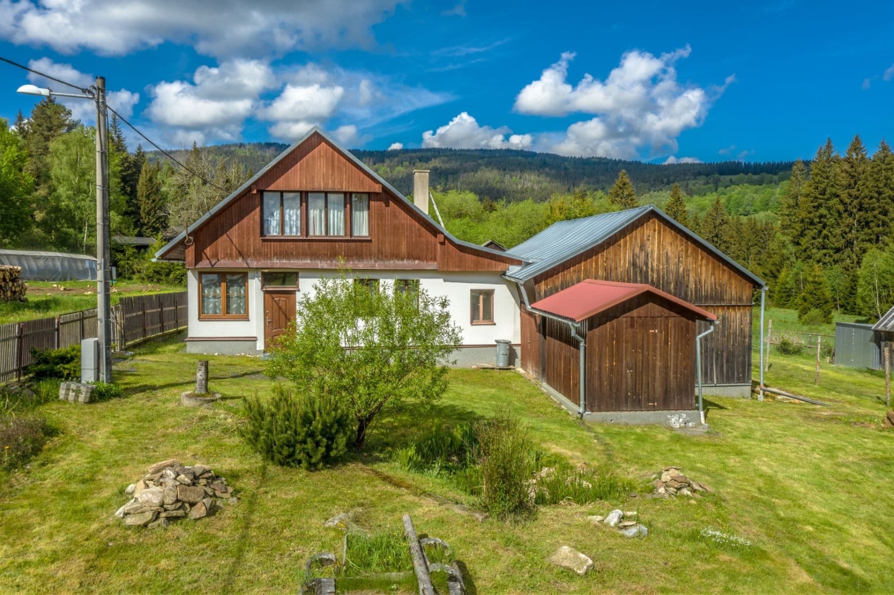 Prodej chaty, chalupy 170 m², pozemek 890 m², Srní, Plzeňský kraj Prodej chaty, chalupy 170 m², pozemek 890 m², Srní, Plzeňský kraj