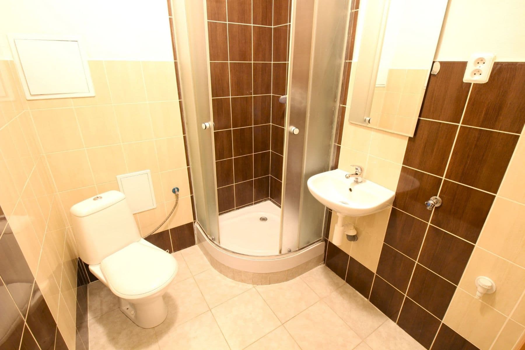 Pronájem bytu 2+kk 41 m², Komenského, Šestajovice, Středočeský kraj Pronájem bytu 2+kk 41 m², Komenského, Šestajovice, Středočeský kraj