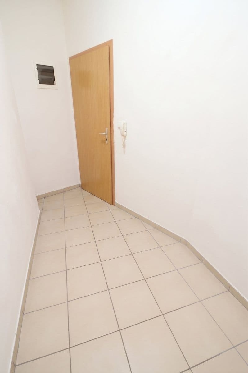 Pronájem bytu 2+kk 41 m², Komenského, Šestajovice, Středočeský kraj Pronájem bytu 2+kk 41 m², Komenského, Šestajovice, Středočeský kraj
