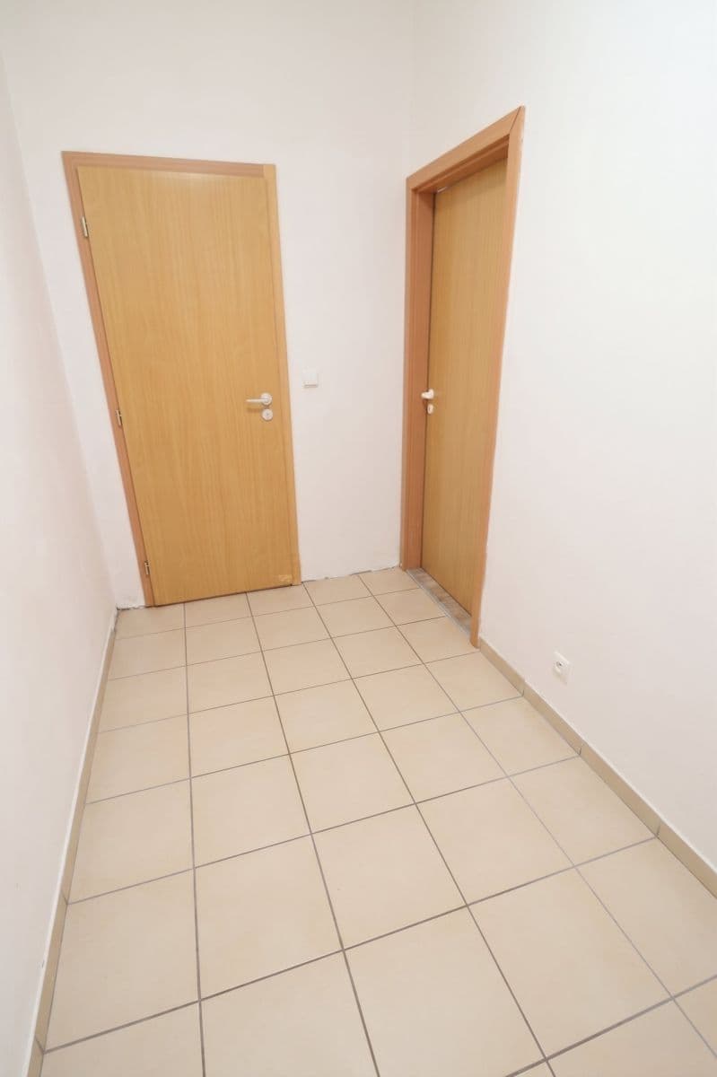 Pronájem bytu 2+kk 41 m², Komenského, Šestajovice, Středočeský kraj Pronájem bytu 2+kk 41 m², Komenského, Šestajovice, Středočeský kraj