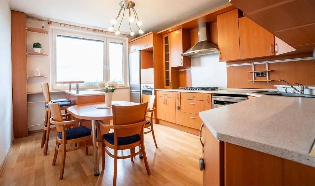 Prodej bytu 2+1 75 m², Spojenecká, Trutnov, Královéhradecký kraj Prodej bytu 2+1 75 m², Spojenecká, Trutnov, Královéhradecký kraj
