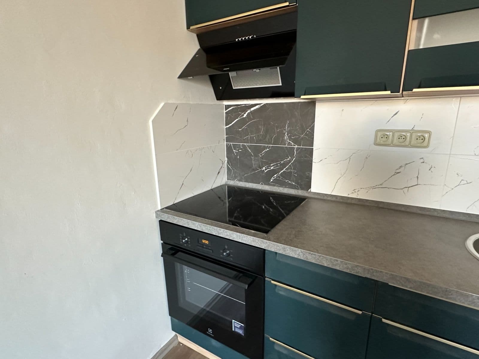 Pronájem bytu 1+kk 35 m², Brožíkova, Hradec Králové, Královéhradecký kraj Pronájem bytu 1+kk 35 m², Brožíkova, Hradec Králové, Královéhradecký kraj
