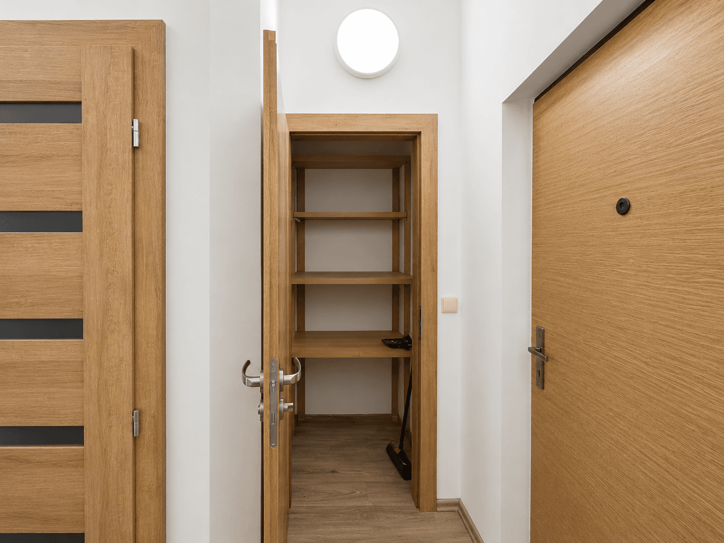 Pronájem bytu 1+kk 35 m², Brožíkova, Hradec Králové, Královéhradecký kraj Pronájem bytu 1+kk 35 m², Brožíkova, Hradec Králové, Královéhradecký kraj