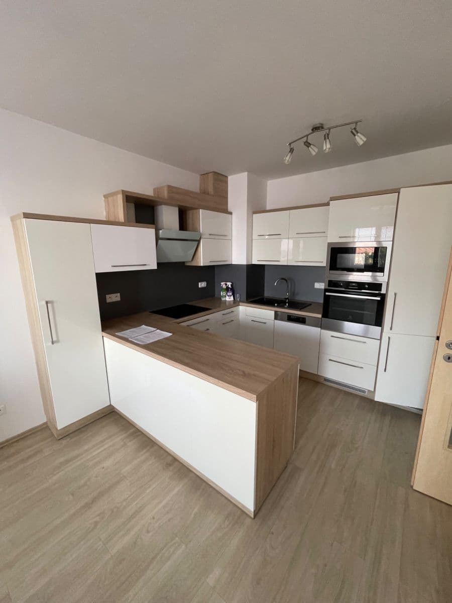Pronájem bytu 2+kk 51 m², Zelnice II, Slavkov u Brna, Jihomoravský kraj Pronájem bytu 2+kk 51 m², Zelnice II, Slavkov u Brna, Jihomoravský kraj