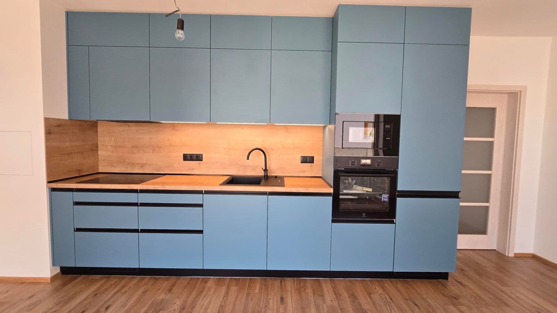 Pronájem bytu 2+kk 58 m², Nová Tesla, Pardubice, Pardubický kraj Pronájem bytu 2+kk 58 m², Nová Tesla, Pardubice, Pardubický kraj