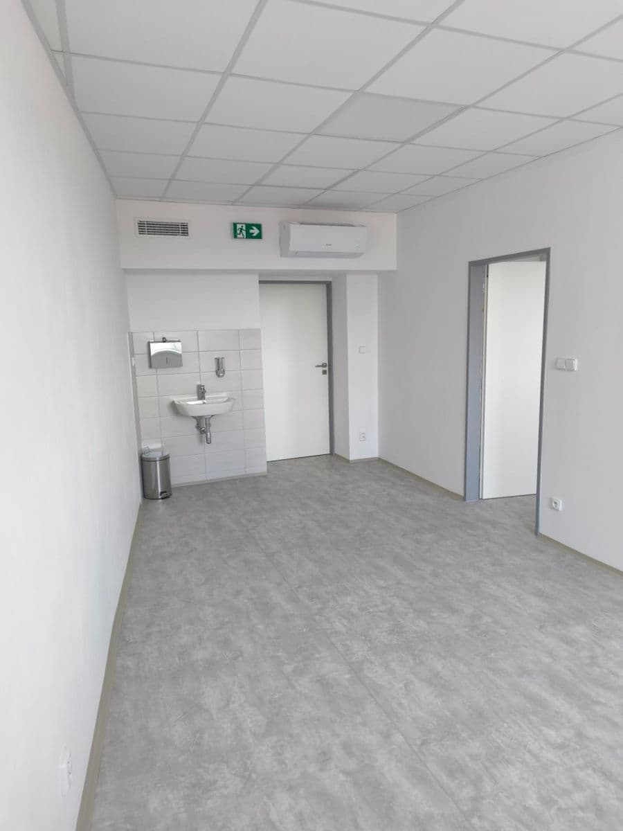 Pronájem nebytového prostoru 71 m², Tyršova, Sedlčany, Středočeský kraj Pronájem nebytového prostoru 71 m², Tyršova, Sedlčany, Středočeský kraj
