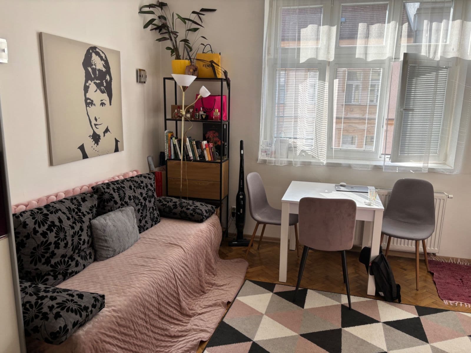 Pronájem bytu 1+kk 30 m², Žitomírská, Praha, Praha Pronájem bytu 1+kk 30 m², Žitomírská, Praha, Praha