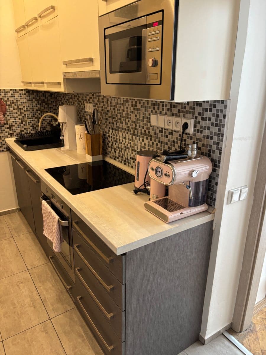Pronájem bytu 1+kk 30 m², Žitomírská, Praha, Praha Pronájem bytu 1+kk 30 m², Žitomírská, Praha, Praha