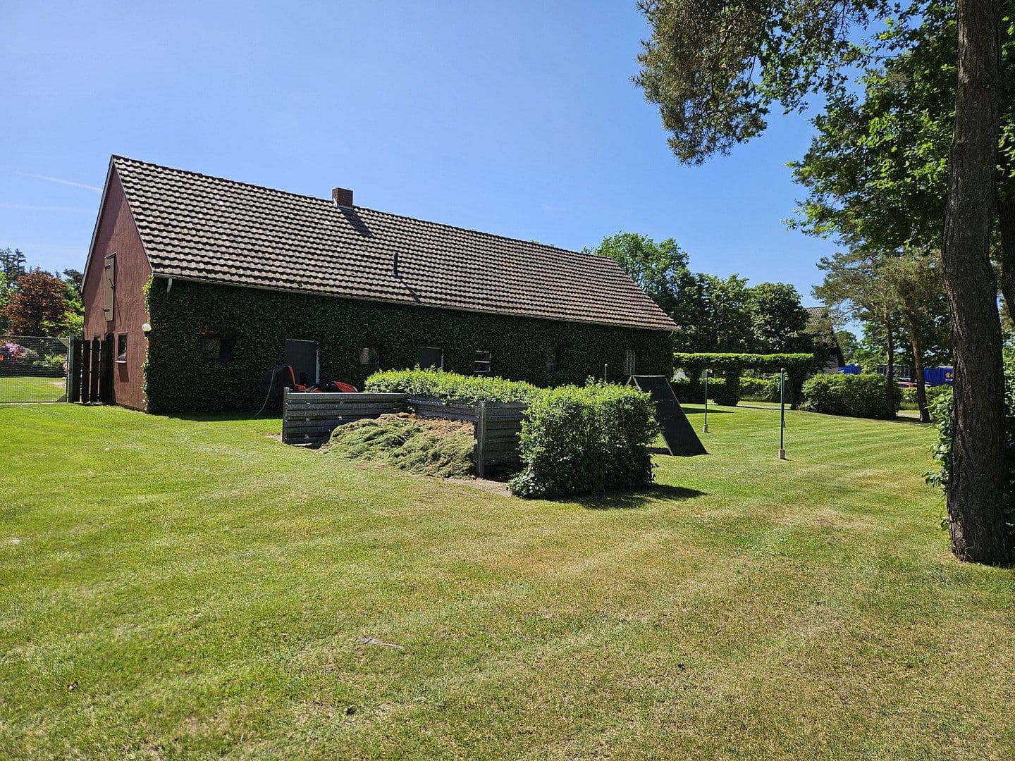 Prodej domu 243 m², pozemek 3.556 m², Barver, Dolní Sasko Prodej domu 243 m², pozemek 3.556 m², Barver, Dolní Sasko