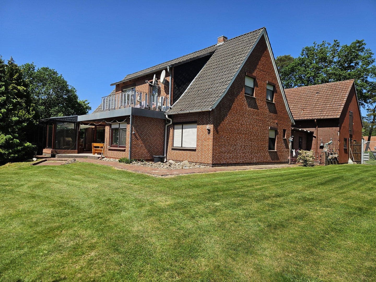 Prodej domu 243 m², pozemek 3.556 m², Barver, Dolní Sasko Prodej domu 243 m², pozemek 3.556 m², Barver, Dolní Sasko