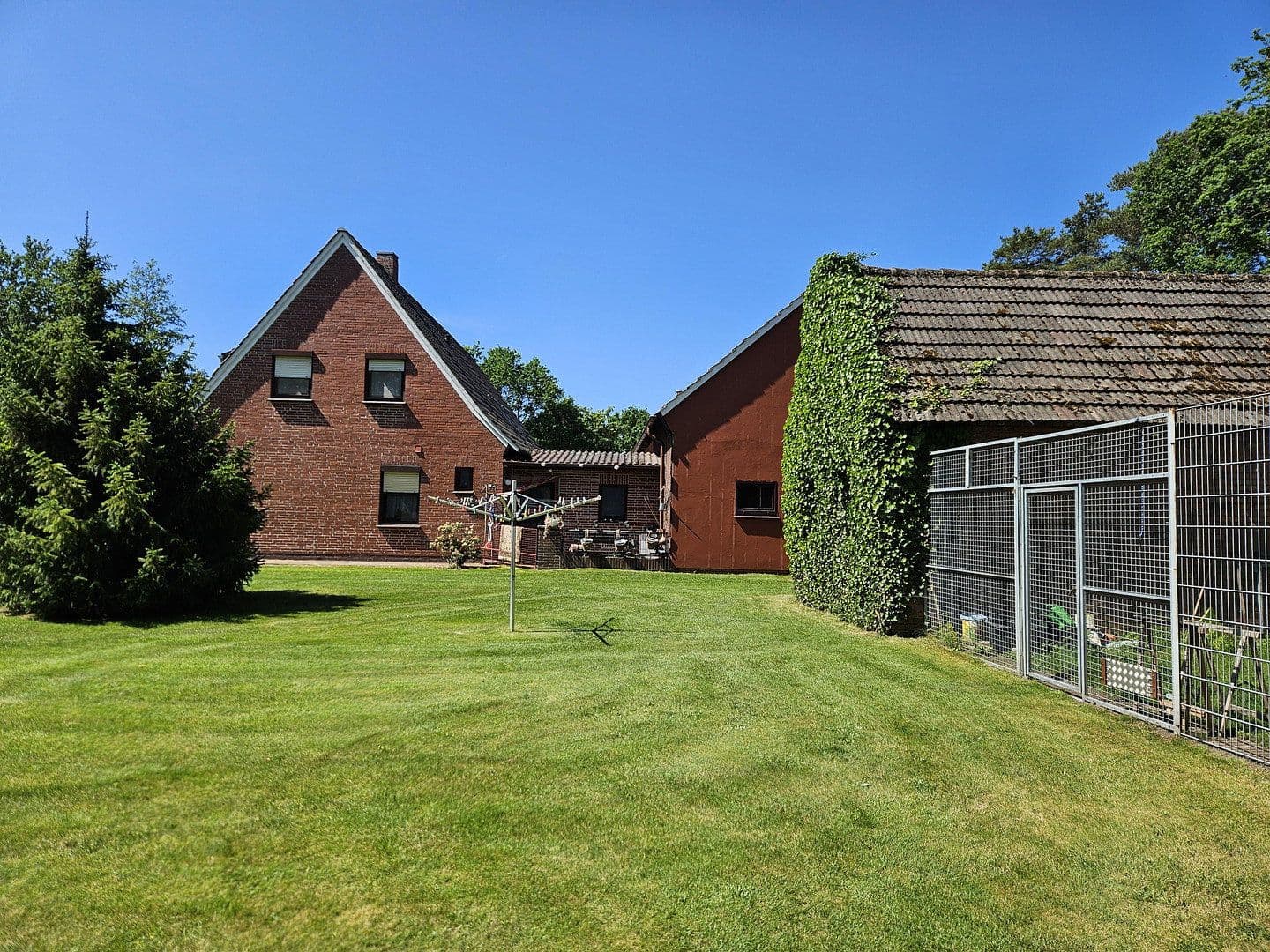 Prodej domu 243 m², pozemek 3.556 m², Barver, Dolní Sasko Prodej domu 243 m², pozemek 3.556 m², Barver, Dolní Sasko