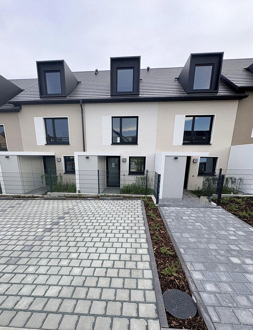 Pronájem domu 145 m², pozemek 115 m², Lilienstrasse 29., Stein, Bavorsko Pronájem domu 145 m², pozemek 115 m², Lilienstrasse 29., Stein, Bavorsko
