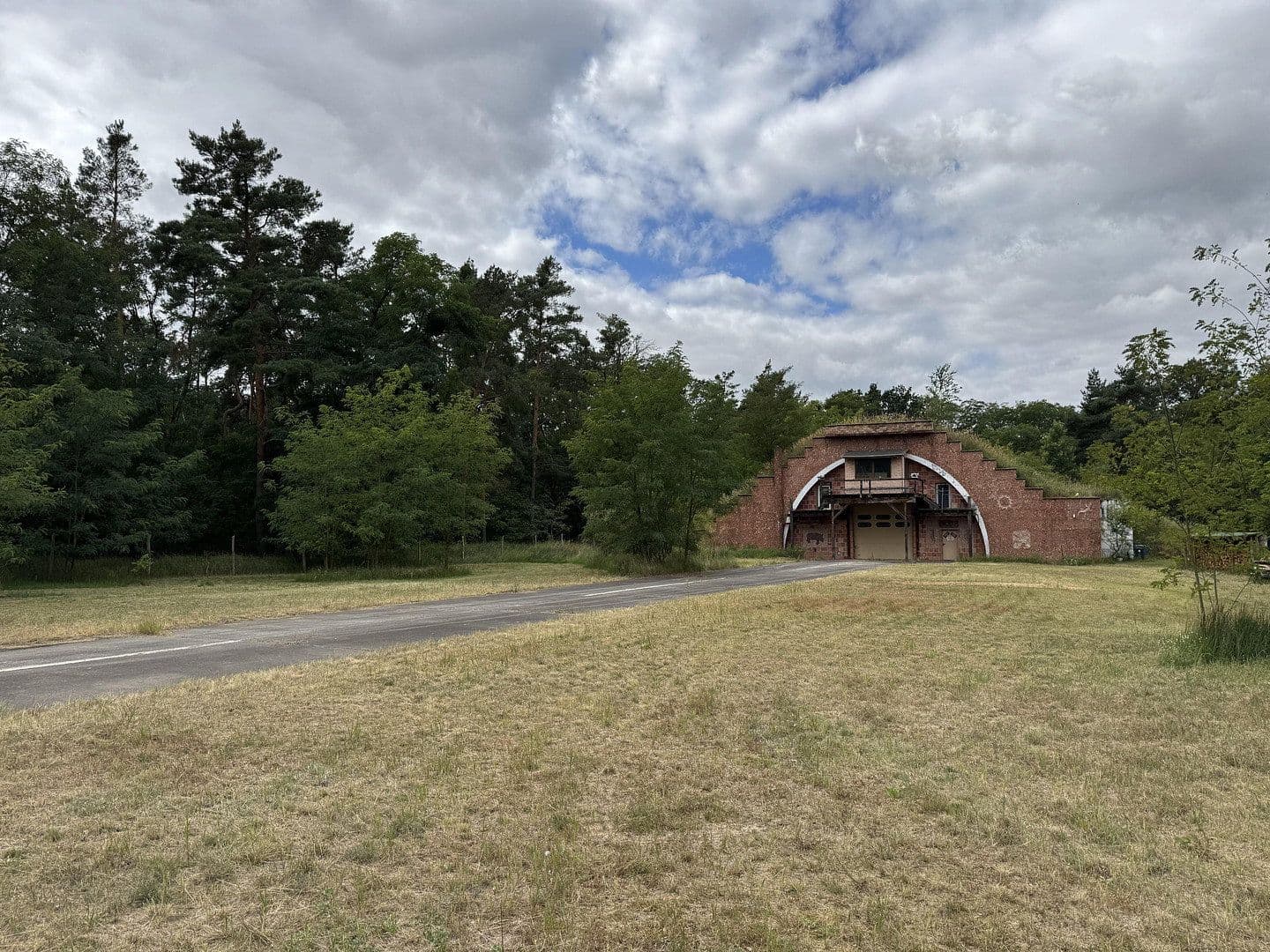 Prodej nebytového prostoru 5.404 m², Zur Alten Landebahn 8, Neuhardenberg, Braniborsko Prodej nebytového prostoru 5.404 m², Zur Alten Landebahn 8, Neuhardenberg, Braniborsko
