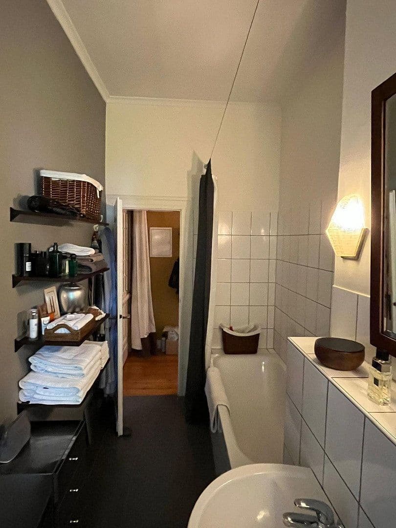 Pronájem bytu 4+1 115 m², Ludenberger Straße 11, düsseldorf, Severní Porýní-Vestfálsko Pronájem bytu 4+1 115 m², Ludenberger Straße 11, düsseldorf, Severní Porýní-Vestfálsko