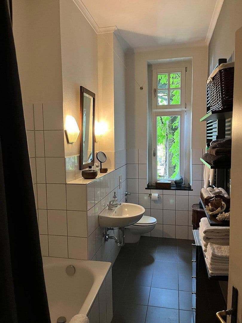 Pronájem bytu 4+1 115 m², Ludenberger Straße 11, düsseldorf, Severní Porýní-Vestfálsko Pronájem bytu 4+1 115 m², Ludenberger Straße 11, düsseldorf, Severní Porýní-Vestfálsko