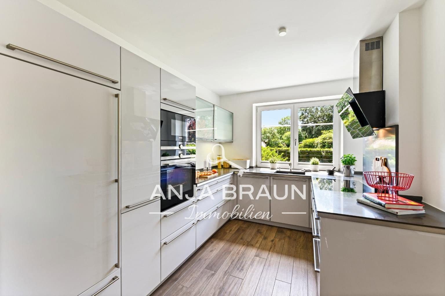Prodej bytu 4+1 129 m², Hamburg, Hamburg Prodej bytu 4+1 129 m², Hamburg, Hamburg