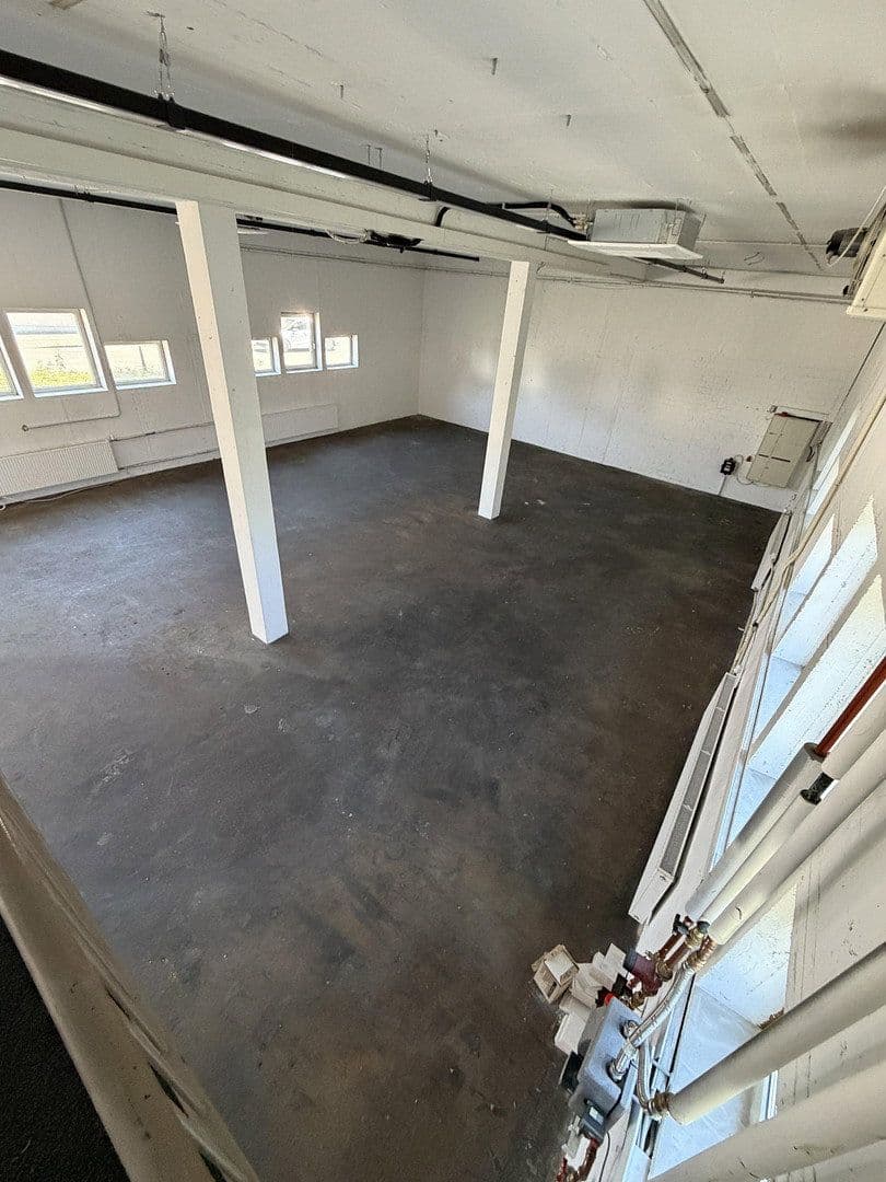 Pronájem nebytového prostoru 400 m², Esslingerstr.18, Altbach, Bádensko-Württembersko Pronájem nebytového prostoru 400 m², Esslingerstr.18, Altbach, Bádensko-Württembersko