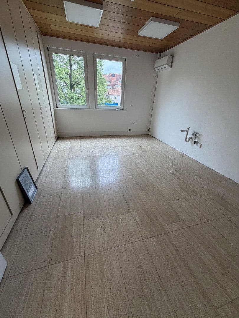 Pronájem nebytového prostoru 400 m², Esslingerstr.18, Altbach, Bádensko-Württembersko Pronájem nebytového prostoru 400 m², Esslingerstr.18, Altbach, Bádensko-Württembersko