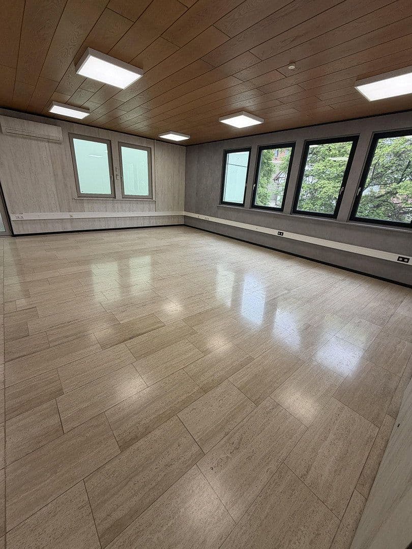 Pronájem nebytového prostoru 400 m², Esslingerstr.18, Altbach, Bádensko-Württembersko Pronájem nebytového prostoru 400 m², Esslingerstr.18, Altbach, Bádensko-Württembersko