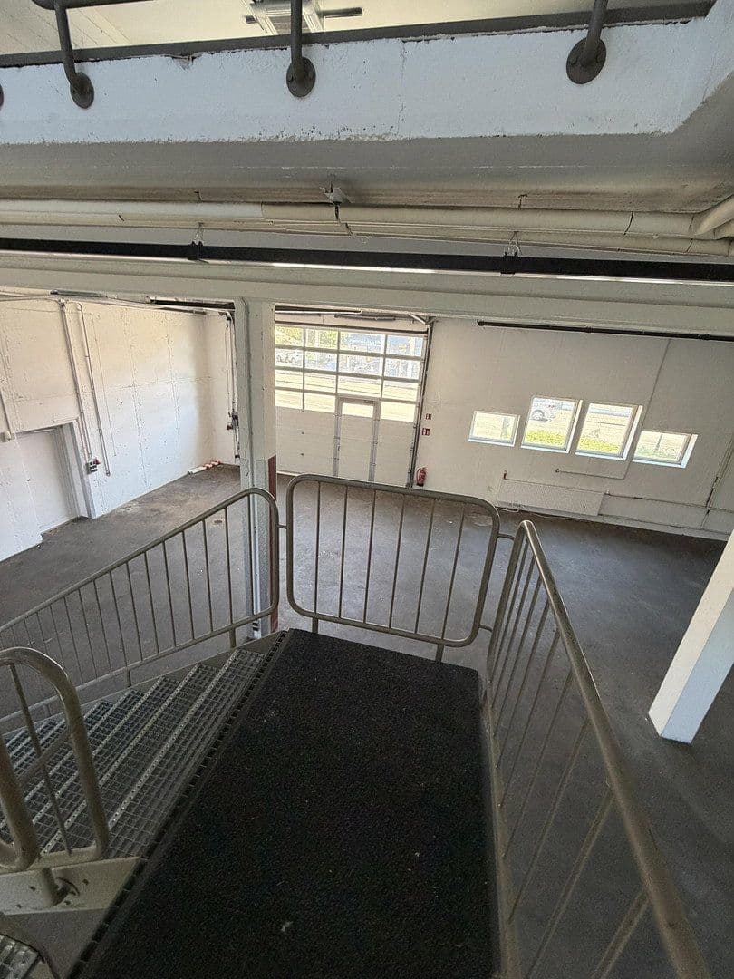 Pronájem nebytového prostoru 400 m², Esslingerstr.18, Altbach, Bádensko-Württembersko Pronájem nebytového prostoru 400 m², Esslingerstr.18, Altbach, Bádensko-Württembersko