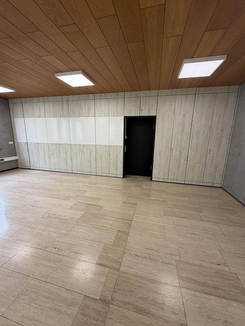Pronájem nebytového prostoru 400 m², Esslingerstr.18, Altbach, Bádensko-Württembersko Pronájem nebytového prostoru 400 m², Esslingerstr.18, Altbach, Bádensko-Württembersko