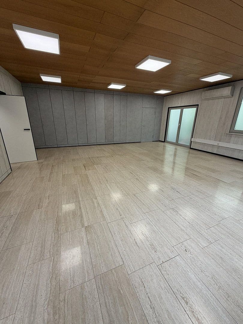 Pronájem nebytového prostoru 400 m², Esslingerstr.18, Altbach, Bádensko-Württembersko Pronájem nebytového prostoru 400 m², Esslingerstr.18, Altbach, Bádensko-Württembersko