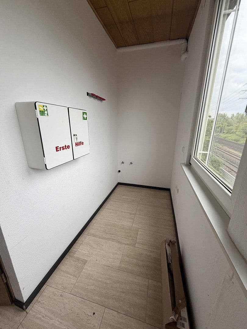 Pronájem nebytového prostoru 400 m², Esslingerstr.18, Altbach, Bádensko-Württembersko Pronájem nebytového prostoru 400 m², Esslingerstr.18, Altbach, Bádensko-Württembersko