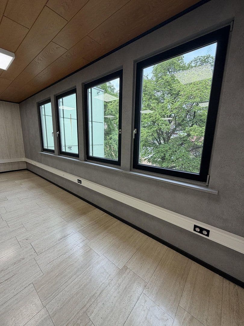 Pronájem nebytového prostoru 400 m², Esslingerstr.18, Altbach, Bádensko-Württembersko Pronájem nebytového prostoru 400 m², Esslingerstr.18, Altbach, Bádensko-Württembersko