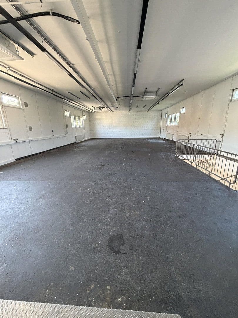 Pronájem nebytového prostoru 400 m², Esslingerstr.18, Altbach, Bádensko-Württembersko Pronájem nebytového prostoru 400 m², Esslingerstr.18, Altbach, Bádensko-Württembersko