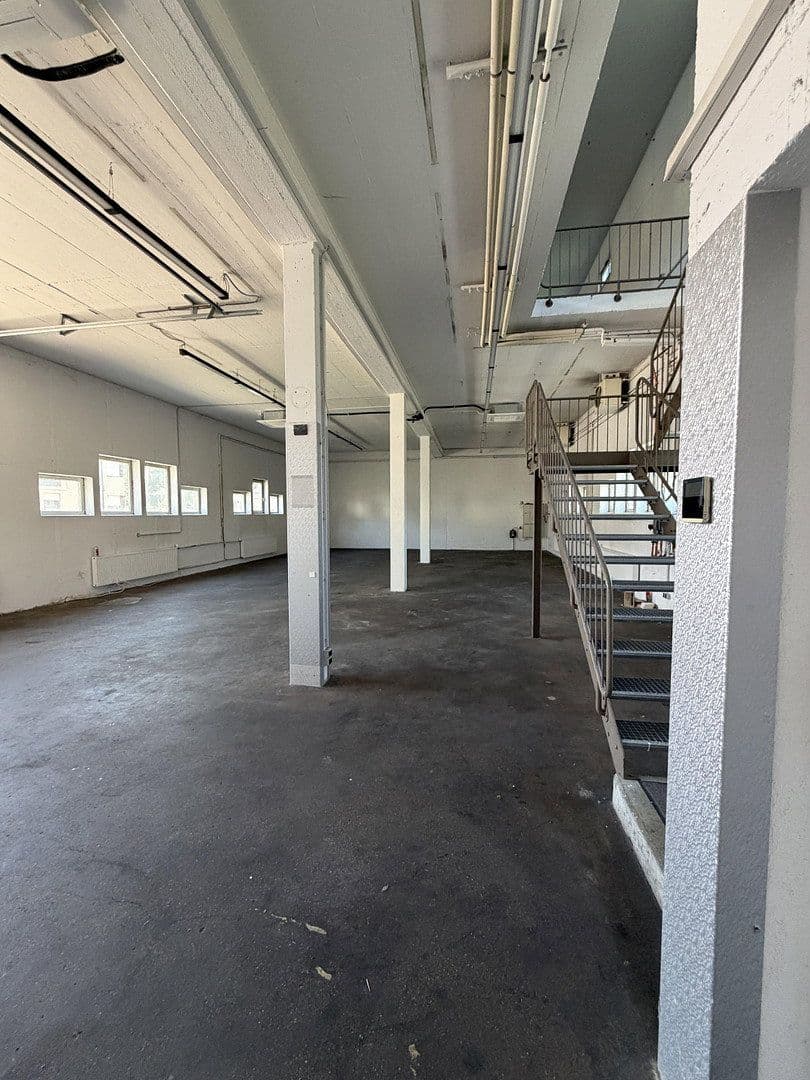Pronájem nebytového prostoru 400 m², Esslingerstr.18, Altbach, Bádensko-Württembersko Pronájem nebytového prostoru 400 m², Esslingerstr.18, Altbach, Bádensko-Württembersko