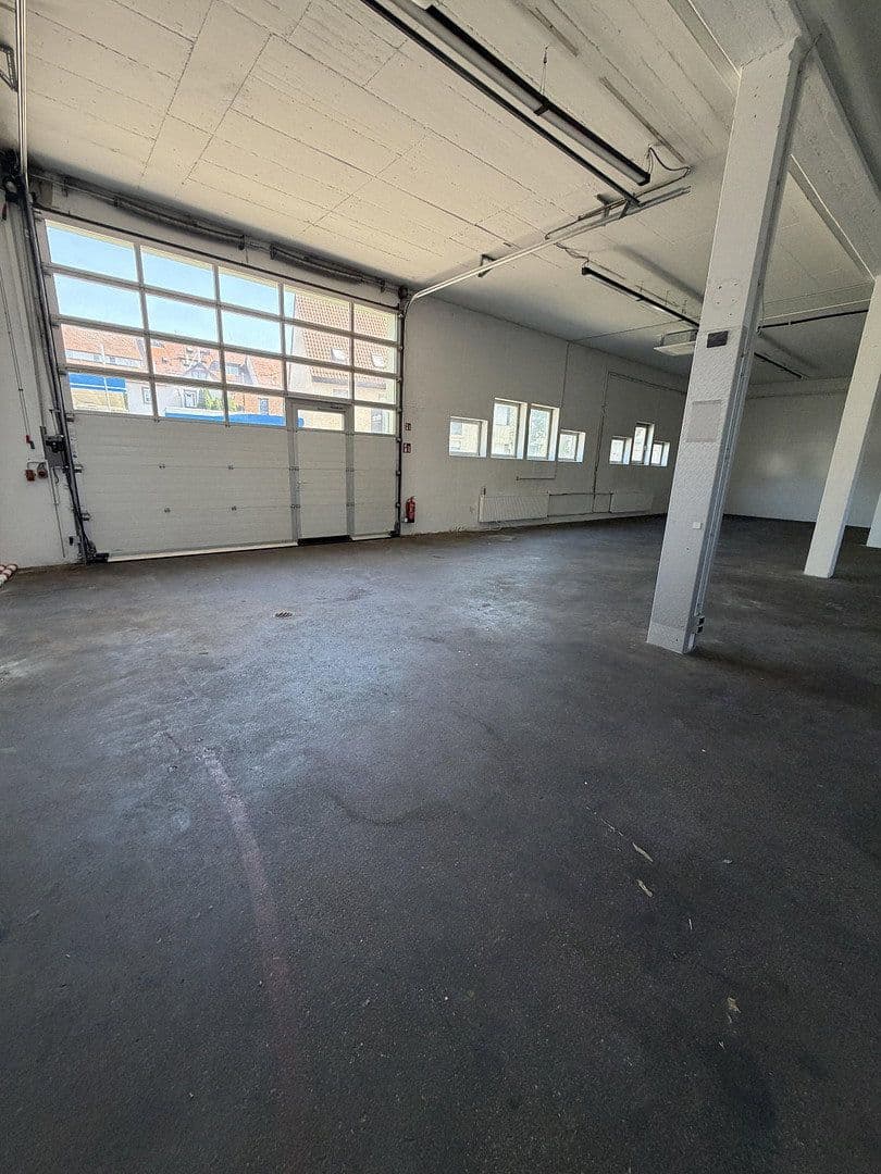 Pronájem nebytového prostoru 400 m², Esslingerstr.18, Altbach, Bádensko-Württembersko Pronájem nebytového prostoru 400 m², Esslingerstr.18, Altbach, Bádensko-Württembersko
