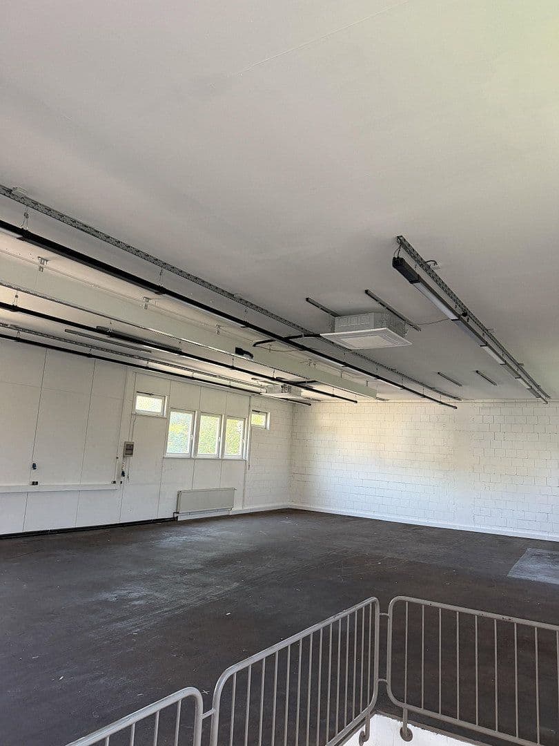 Pronájem nebytového prostoru 400 m², Esslingerstr.18, Altbach, Bádensko-Württembersko Pronájem nebytového prostoru 400 m², Esslingerstr.18, Altbach, Bádensko-Württembersko