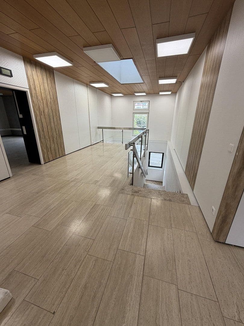 Pronájem nebytového prostoru 400 m², Esslingerstr.18, Altbach, Bádensko-Württembersko Pronájem nebytového prostoru 400 m², Esslingerstr.18, Altbach, Bádensko-Württembersko