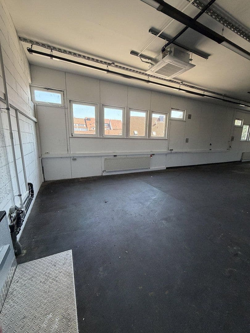 Pronájem nebytového prostoru 400 m², Esslingerstr.18, Altbach, Bádensko-Württembersko Pronájem nebytového prostoru 400 m², Esslingerstr.18, Altbach, Bádensko-Württembersko