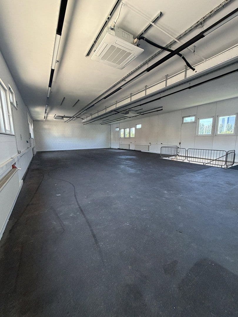 Pronájem nebytového prostoru 400 m², Esslingerstr.18, Altbach, Bádensko-Württembersko Pronájem nebytového prostoru 400 m², Esslingerstr.18, Altbach, Bádensko-Württembersko