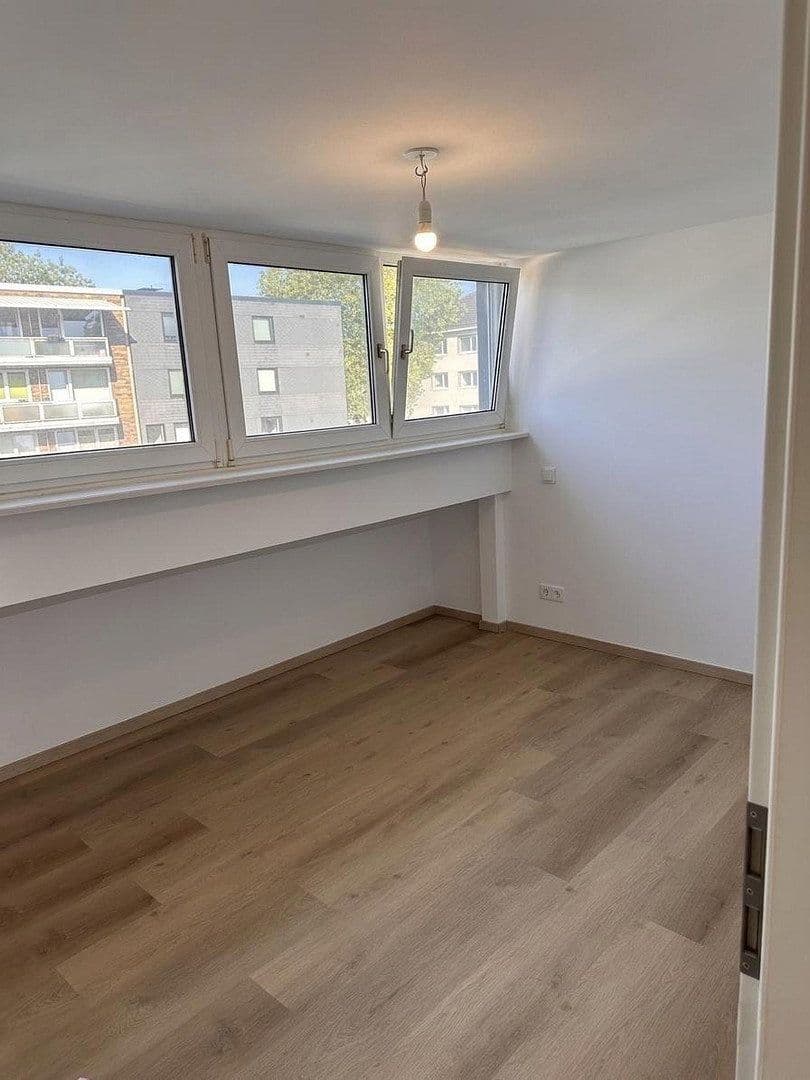 Pronájem bytu 4+1 72 m², Köln, Severní Porýní-Vestfálsko Pronájem bytu 4+1 72 m², Köln, Severní Porýní-Vestfálsko