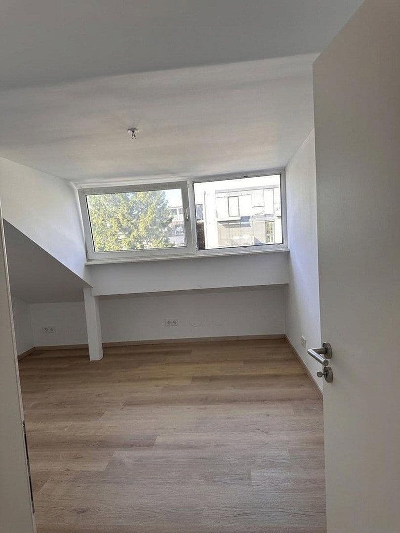 Pronájem bytu 4+1 72 m², Köln, Severní Porýní-Vestfálsko Pronájem bytu 4+1 72 m², Köln, Severní Porýní-Vestfálsko