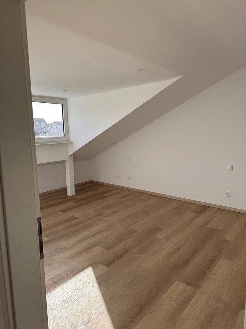 Pronájem bytu 4+1 72 m², Köln, Severní Porýní-Vestfálsko Pronájem bytu 4+1 72 m², Köln, Severní Porýní-Vestfálsko