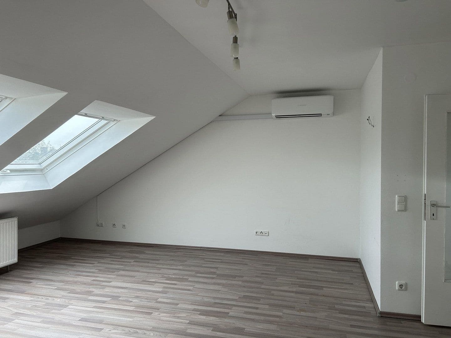 Prodej domu 141 m², pozemek 251 m², Duisburg, Severní Porýní-Vestfálsko Prodej domu 141 m², pozemek 251 m², Duisburg, Severní Porýní-Vestfálsko
